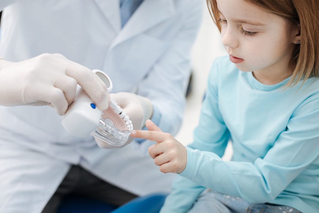 Niño en dentista