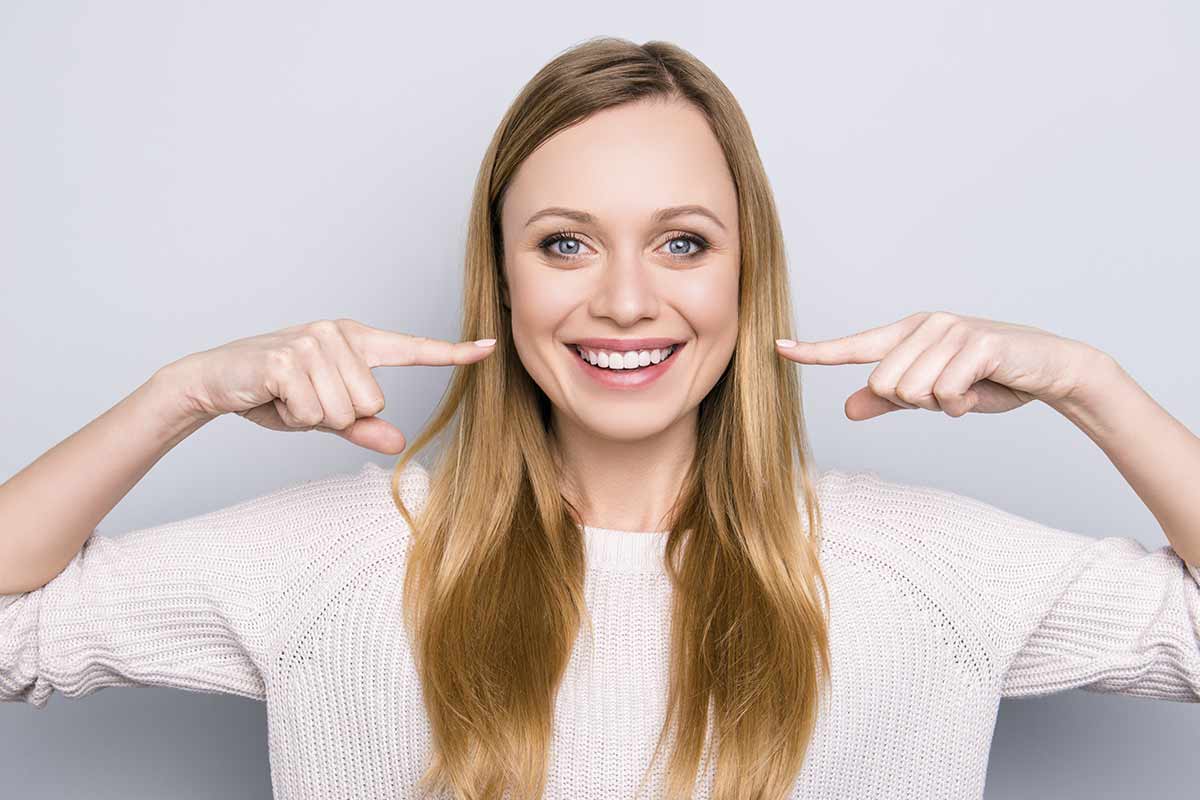 ¿Cómo agrandar los dientes pequeños?