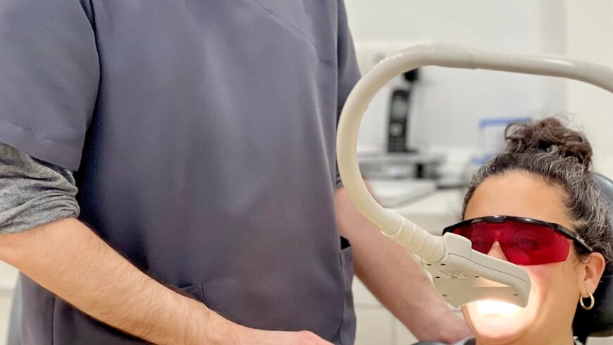 Blanqueamiento dental en Torremolinos, el tratamiento estrella en estética dental.