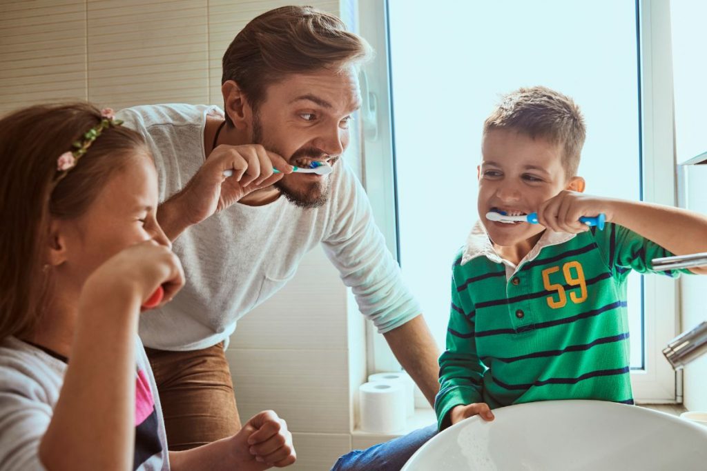 Lavarse los dientes siendo ninxs es fundamental para su salud.