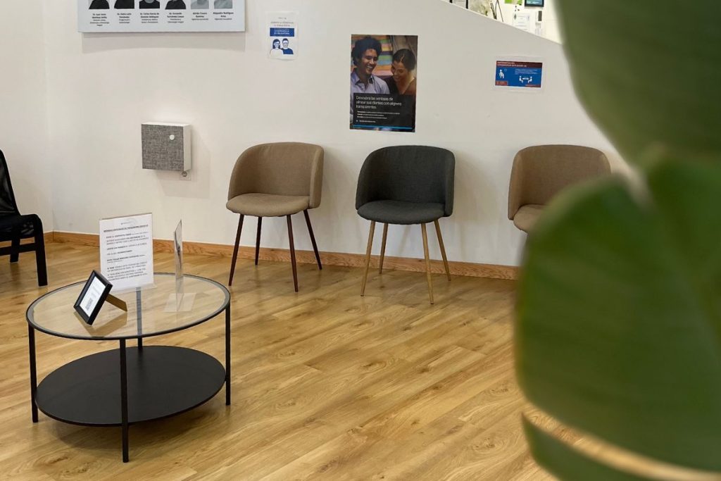 Sala de espera de Clínica Dental Martínez Avilés de Torremolinos.